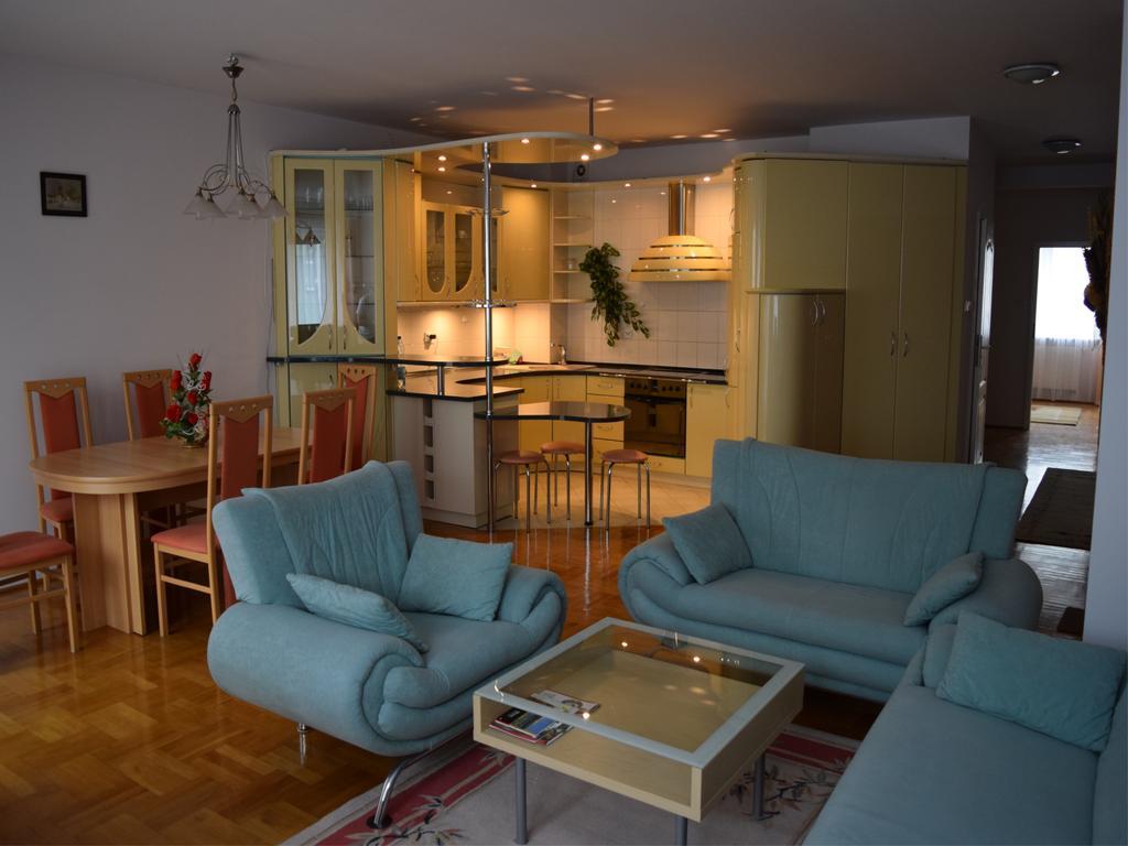 Dgm Apartment Warszawa Eksteriør billede