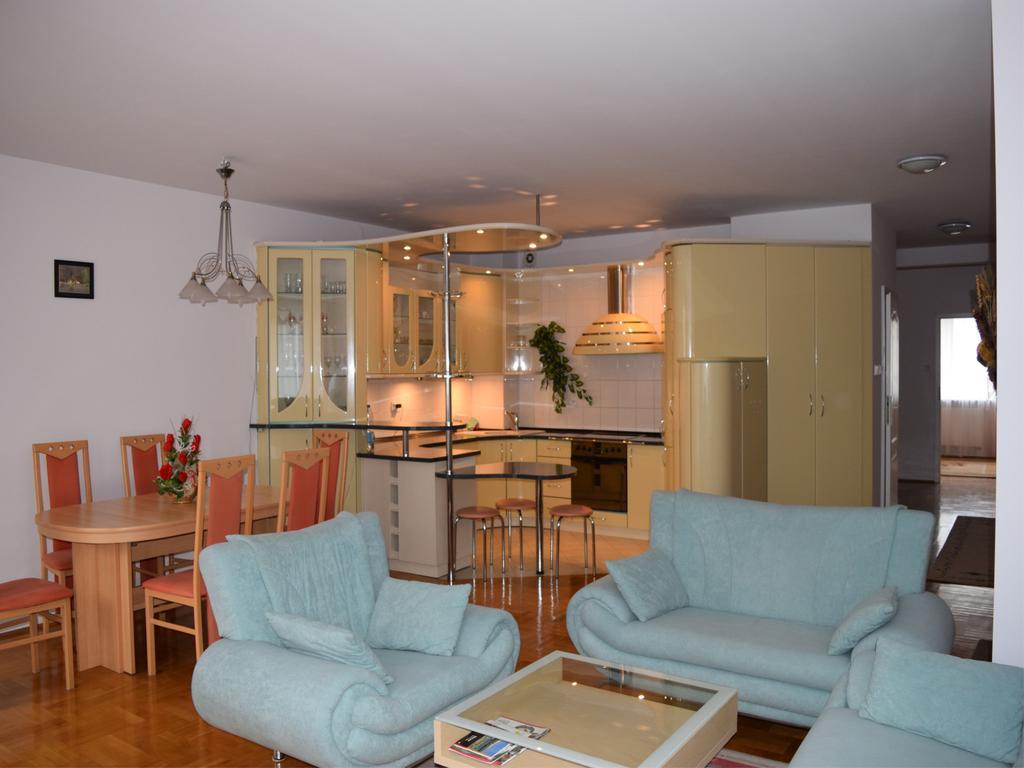 Dgm Apartment Warszawa Eksteriør billede